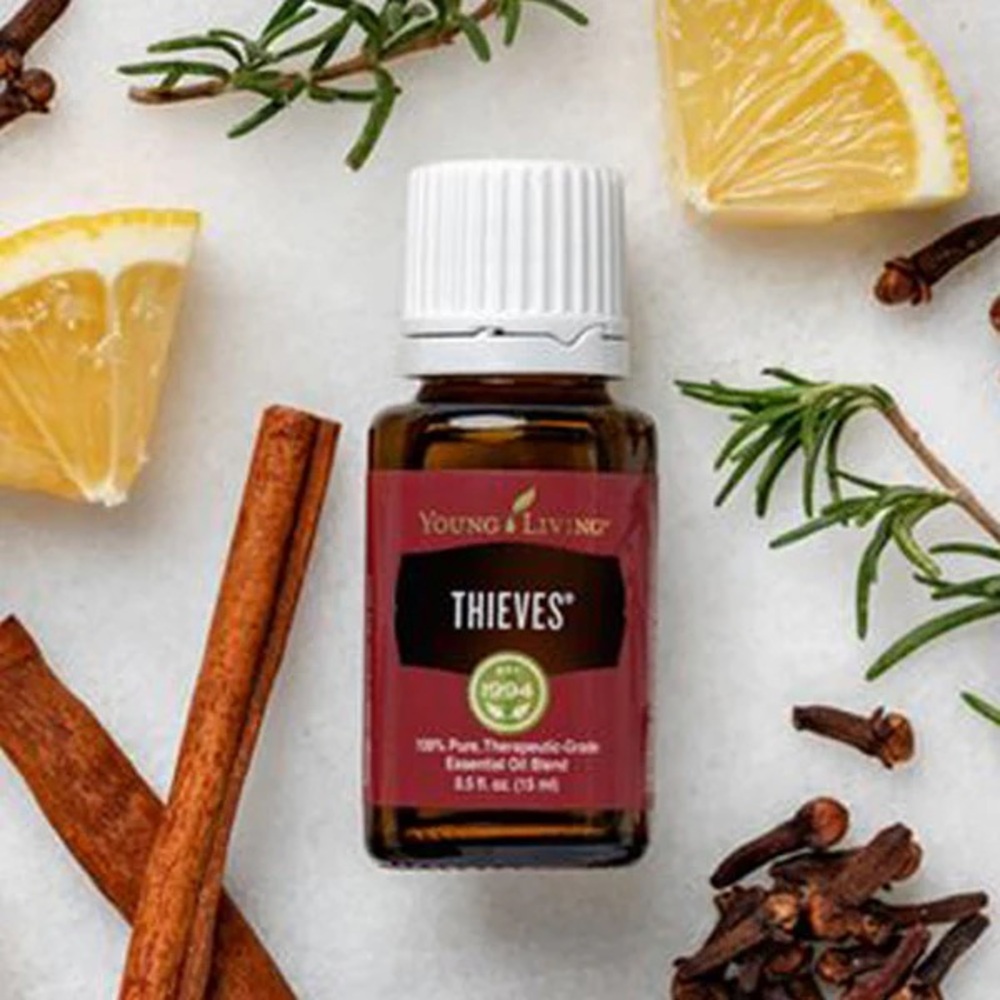🌱 THIEVES ESSENTIAL OIL 15ML YOUNG LIVING. HELPS STRENGTHEN IMMUNE SYSTEM.🌱NEW🌱